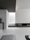 Wnętrze z płytkami ścienno-podłogowymi imitującymi beton Porcelanosa Stark White Nature