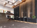 Wnętrze hotelu z czarnymi płytkami maruropodobnymi Porcelanosa Liem Dark Polished