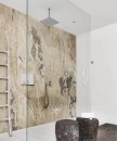 Łazienka z kabiną prysznicową ze ścianą imitującą kamień Florim Creative Design Onyx&More Golden Blend