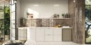 Kuchnia z płytkami Barwolf Loft Latte White Gloss KE-22100 6x25 wyłożonymi ponad szafkami. Meble kuchenne w kolorze białym.