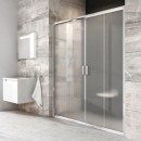 Wnęka łazienkowa z szarymi płytkami, z białą umywalką oraz lustrem, z aluminiowymi drzwiami prysznicowymi, z mlecznym szkłem Ravak Blix BLDP4-180 0YVY0100Z1 180x190