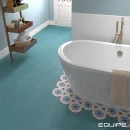 Łazienka w stylu marynistycznym, na podłodze wokół wanny wolnostojące wyklejone płytki Equipe Coimbra Bella Blue 17,5x20, pozostałe płytki producenta Equipe z serii Coimbra w kolorze Azure