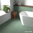 Łazienka z płytkami Equipe Porto Cross Pickle Green 12x12 oraz płytkami Star tej samej serii producenta Equipe wyłożona na podłodze oraz ścianie, półokrągła wanna wolnostojąca