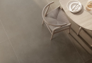 Płytki podłogowe imitujące beton, w kolorze jasnego brązu, w matowym wykończeniu Paradyż Ceramika Architeq Light Brown Mat