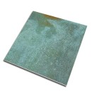 Płytka gresowa imitująca metal w kolorze turkusowym z widocznym efektem rdzy, matowa powierzchnia Caesar Alchemy TC. Mint Matt 60x60