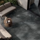 Płytka podłogowa gresowa imitująca kamień matowa Flaviker Blue Savoy Graphite