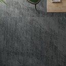 Płytka podłogowa gresowa imitująca kamień, grafitowa Flaviker Blue Savoy Graphite Tex