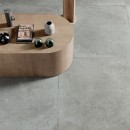 Płytki podłogowe imitujące kamień, szare, matowe Flaviker Nordik Stone Ash Naturale