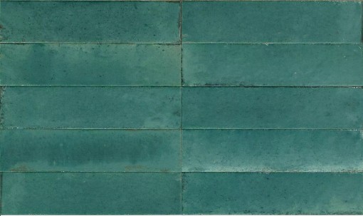 Gresowa płytka cegiełka Hiszpańskiego producenta Marazzi z serii Lume w kolorze Emerald Lux 6x24 MP90. Niebieska rustykalna płytka ścienna