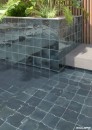 Hiszpańska gresowa płytka ścienna i podłogowa Equipe Spa and Pools Blue Night Gloss 15x15 na ścianach i podłodze zewnętrznego basenu
