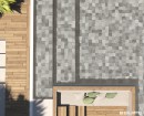 Hiszpańska płytka ścienna podłogwa Equipe Spa and Pools Shadow Matt 15x15 wyłożona w zewnętrznym otwartym basenie