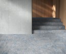 Płytki na podłodze i schodach w kolorze niebieskim - pachworki Aparici Rug Blue Natural