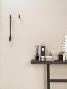 Beżowa płytka ścienna imitująca beton matowa powierzchnia Porcelanosa Terra Bone