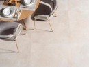 Kremowe płytki podłogowe imitujące beton Porcelanosa Vela Natural