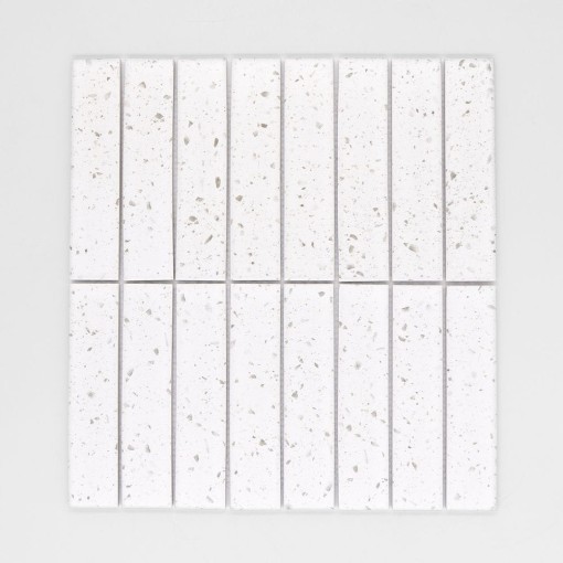 Mozaika dekoracyjna ścienno-podłogowa w kolorze białym, matowa powierzchnia Raw Decor Stick Ash Terrazzo 28x29,5