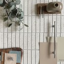 Mozaika dekoracyjna ścienno-podłogowa w kolorze białym, matowa powierzchnia Raw Decor Stick Ash Terrazzo 28x29,5