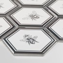 Mozaika dekoracyjna ścienna w kolorze srebrnym z motywem pszczoły, połysk Raw Decor Heksagon XL Queen Bee Silver Połysk 25,6x29,5