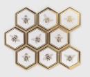 Mozaika dekoracyjna ścienna w kolorze złotym z motywem pszczoły, połysk Raw Decor Heksagon XL Queen Bee Gold Połysk 25,6x29,5