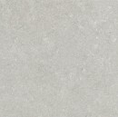 Jasna, szara płytka podłogowa bądź ścienna Marazzi Berici Cenere Strutturato 120x120 cm MG39 imitująca naturalny kamień o wyraźnej, strukturalnej powierzchni