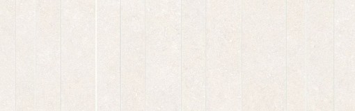 Jasna, niemal biała płytka ceramiczna Marazzi Mystone Berici Bianco Mosaico Strip 60x180 cm MP2P o subtelnej, teksturowanej powierzchni, widoczne są delikatne, pionowe linie lub podziały, sugerujące układ większej liczby płytek
