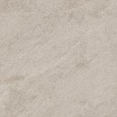 Jednolita, jasnobeżowa płytka ścienna bądź podłogowa, antypoślizgowa imitująca kamień Marazzi Naturalia Beige C2 100x100 cm MEQY z subtelną, matową teksturą i delikatnymi, jaśniejszymi i ciemniejszymi niuansami na całej powierzchni
