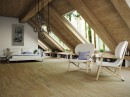 Poddasze z płytkami podłogowymi drewnopodobnymi Porcelanosa Smart Tanzania Nut
