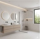 Nowoczesna łazienka wykończona białymi, wielkoformatowymi płytkami ściennymi Marazzi Crea Pietra Sicilia Bianco o wymiarach 60x135 cm, imitującymi jasny marmur z delikatnym żyłowaniem