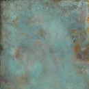 Płytka gresowa imitująca metal w kolorze turkusowym z widocznym efektem rdzy, połysk Caesar Alchemy TC. Mint Lucidato 120x120