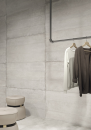 Butik z szarą płytką ścienną imitującą beton Caesar I.MAT Rule Pattern