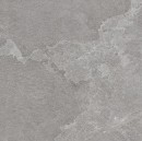 Płytka gresowa Marazzi Mystone Pietra Ligure Cenere 75x75 cm MPKL imitująca kamień o matowej powierzchni i szarym, popielatym odcieniu, widoczne są nieregularne przetarcia i jasne żyłki, które tworzą autentyczną, mineralną teksturę