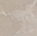 Płytka gresowa Marazzi Mystone Pietra Ligure Beige 75x75 cm MPKM to płytka w ciepłym, beżowo-piaskowym odcieniu, imitująca kamień, charakteryzuje się matową, niejednolitą strukturą z widocznymi, nieregularnymi jaśniejszymi przetarciami i żyłkami