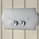 3SC Super Plaque SPL00 Ekskluzywny przycisk spłukujący do WC chrom o wymiarach 33x17 założony na ścianie