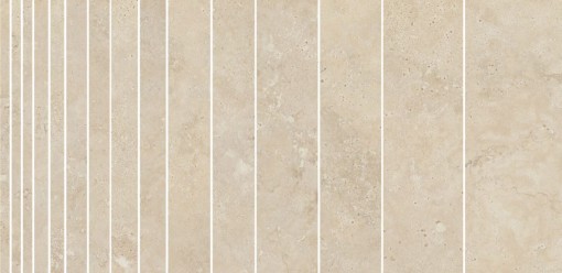 Mozaika ścienno-podłogowa Marazzi Mystone Tivoli Beige Mosaico Tratti 30x60 cm charakteryzuje się ciepłą, beżową kolorystyką imitującą naturalny trawertyn z delikatnym żyłkowaniem, powierzchnia mozaiki podzielona jest na pionowe pasy o zmiennej szerokości