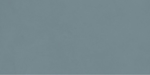Prostokątna płytka ceramiczna Marazzi Resin Azzurro o wymiarach 60x120 cm w kolorze stonowanego, matowego błękitu z delikatną teksturą imitującą beton o efekcie żywicy