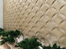 Mozaika ścienna, dekoracyjna imitująca metal w złotym kolorze, w kształcie łuski, Lantic Colonial Gravity Aluminium Torya Gold 20x11 100363577 położona na ścianie