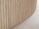 Mozaika ścienna, dekoracyjna, imitująca kamień w beżowym odcieniu,  Lantic Colonial Creta Cream 30,6x31,8 100347811 położona na ścianie w pomieszczeniu z podłogą imitująca kamień