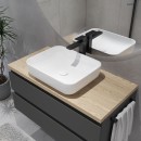 Czarna wisząca szafka łazienkowa z drewnianym blatem i białą umywalką nablatową Oltens Hadsel 50x40 cm