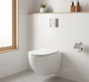 Oltens zestaw Hamnes OneForm Kort Stille PureRim stylowa miska WC wisząca z deską wolnoopadającą biały połysk 42054000 Stylowa miska toaletowa montowana na stelażu, z deską posiadającą mechanizm cichego domykania.