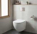 Oltens zestaw Hamnes OneForm Stille PureRim miska WC o nowoczesnym designie podwieszana z deską wolnoopadającą biały połysk 42050000 Stylowa miska toaletowa montowana na stelażu, z deską posiadającą mechanizm cichego domykania.