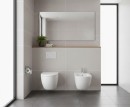Oltens zestaw Hamnes OneForm Stille PureRim nowoczesna miska WC podwieszana z powłoką SmartClean z deską wolnoopadającą biały połysk 42547000 Designerska toaleta wisząca z deską z funkcją delikatnego i bezgłośnego zamykania.