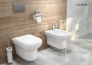 Oltens Gulfoss nowoczesny bidet wiszący z powłoką SmartClean w białym kolorze 46503000 Podwieszany bidet ceramiczny w klasycznej bieli zamontowany na drewnopodobnej ścianie w łazience z szarymi płytkami. Brak baterii w zestawie