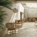 Ciepło naturalnego kamienia w wielkim formacie. Refin River Beige 60x120 to gres imitujący strukturę otoczaków wygładzonych przez wodę. Beżowy, piaskowy odcień wprowadza do wnętrz spokój i przytulność, idealnie pasując do stylu modern organic.