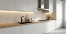 Gres Cifre Borneo Arrow White Naturale 60x120 o matowym wykończeniu. Zdjęcie prezentuje wyraźną, rzeźbiarską strukturę jodełki w odcieniu czystej bieli. Idealna płytka rektyfikowana do nowoczesnych i jasnych aranżacji ściennych.