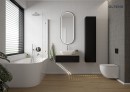 Oltens Hulda elegancka wanna wolnostojąca narożna prawa 170x80 cm w białym połyskującym kolorze o minimalistycznej formie 11004000 wanna zamontowana w jasnej łazience z drewnopodobną podłogą jasnymi ścianami oraz wiszącym lustrem