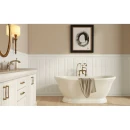 Płytka ścienna, strukturalna w białym kolorze, wykończenie powierzchni matowe, Bestile Boiserie Etereo 30x120 położona na ścianie w łazience z białą wanną oraz białą szafką, na podłodze znajdują się drewniane płytki