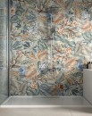 płytka ścienna, dekoracyjna wielokolorowa z motywem roślinnym, Idea Ceramica Idea Decori Jungle Avio mix 60x120 położona na ścianie w łazience gdzie znajduje się duży prysznic