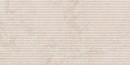 Płytka dekoracyjna Colorker Althea Sand Decor 59,5x119,2 w ciepłym, piaskowym odcieniu. Wyraziste, poziome ryflowanie łączy się z naturalną teksturą kamienia, tworząc efektowną, trójwymiarową powierzchnię idealną do przytulnych i nowoczesnych łazienek.