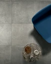Szara płytka podłogowa imitująca beton, matowa powierzchnia Caesar Step In Grey