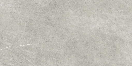 Gres Itiles La Piase Silver Naturale 60x120 cechuje się stonowaną, jasnoszarą kolorystyką i subtelną strukturą inspirowaną kamieniem. Matowa powierzchnia z delikatnymi żyłkami tworzy uniwersalną, nowoczesną bazę do eleganckich wnętrz mieszkalnych i biur.
