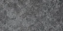 Gres La Fabbrica Graniti Terranova 60x120 o intensywnym, ciemnoszarym wzorze naturalnego granitu. Powierzchnia z bogatą strukturą minerałów i tonalnymi przejściami tworzy luksusową, surową bazę idealną do nowoczesnych łazienek salonów.